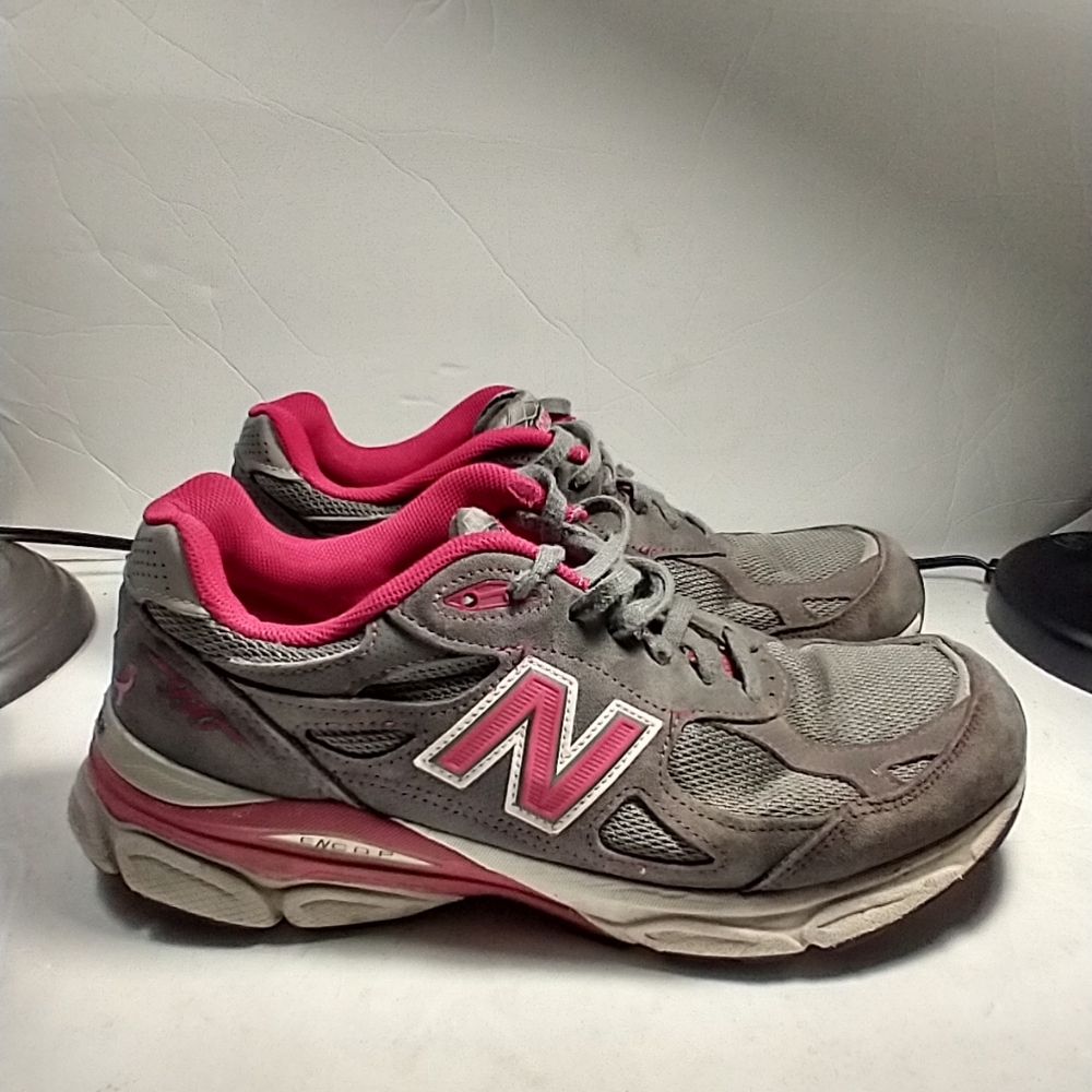 New Balance 990v3 Breast Cancer Made In USA Running Shoes  Women's sz 9.5